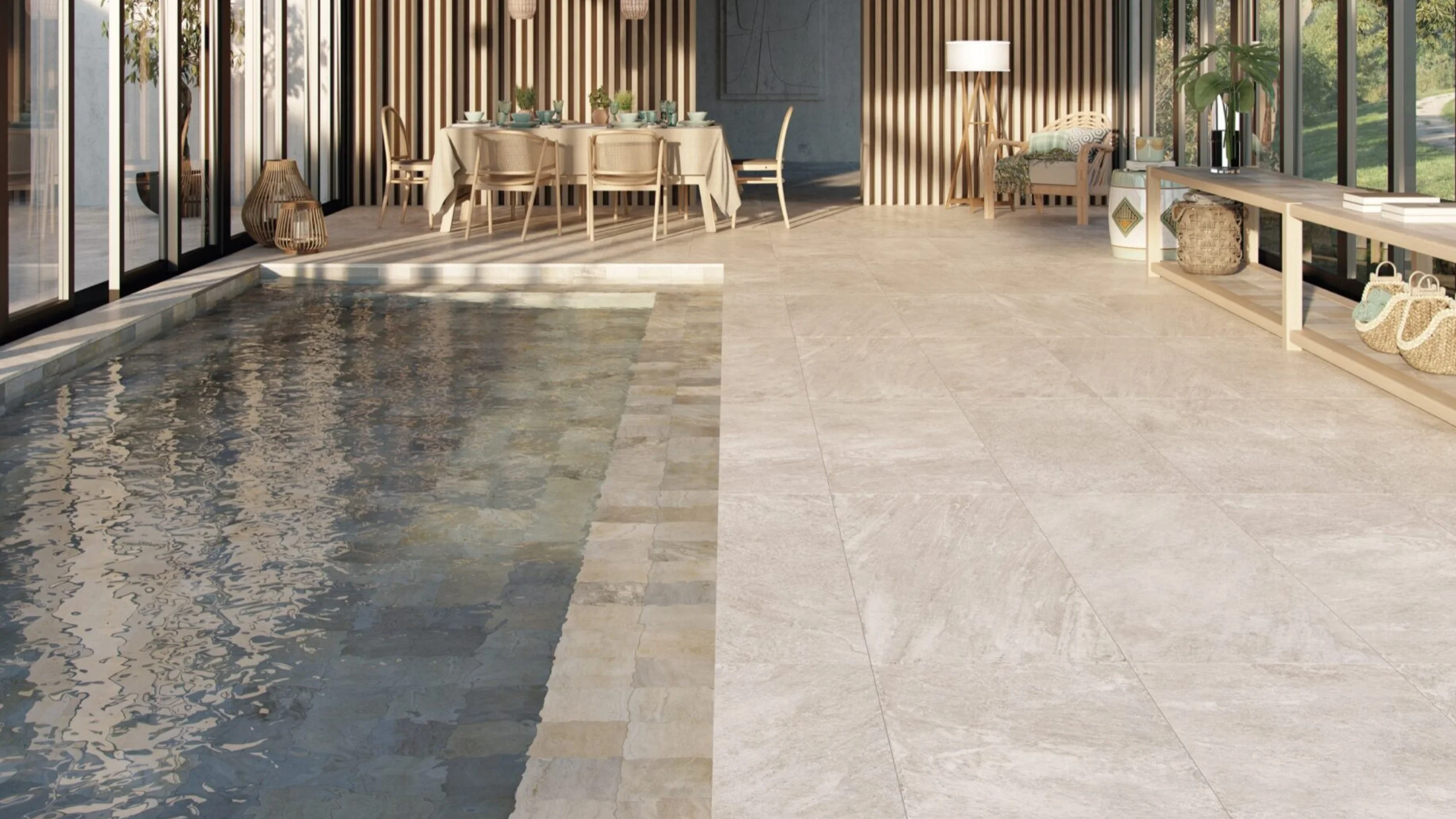 carrelage-exterieur-terrasse-paca Espace extérieur moderne avec carrelage antiderapant et piscine, illustrant le choix d’un carrelage extérieur en PACA.